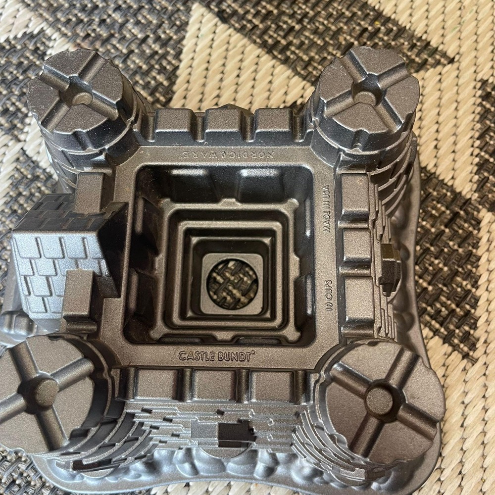 Nordic‎ Ware Castle Bundt Pan 10 Cup Baking Mold Cake Tin Made in USA